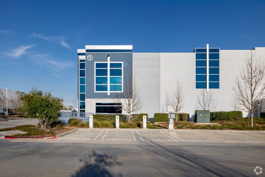 More Photos Of 4150-4160 Patterson Ave, Perris Distribution For Lease