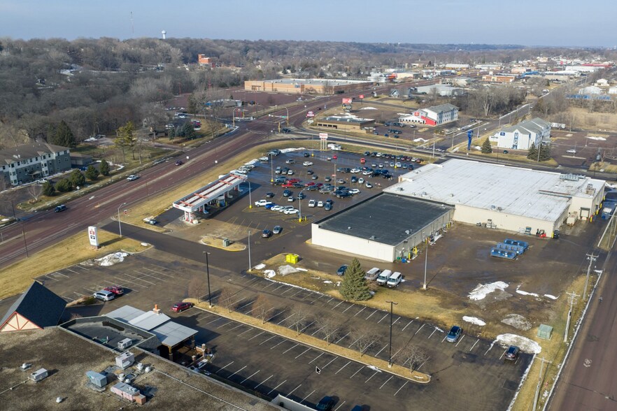 More Photos Of 2025 S Broadway St, New Ulm Freestanding For Lease