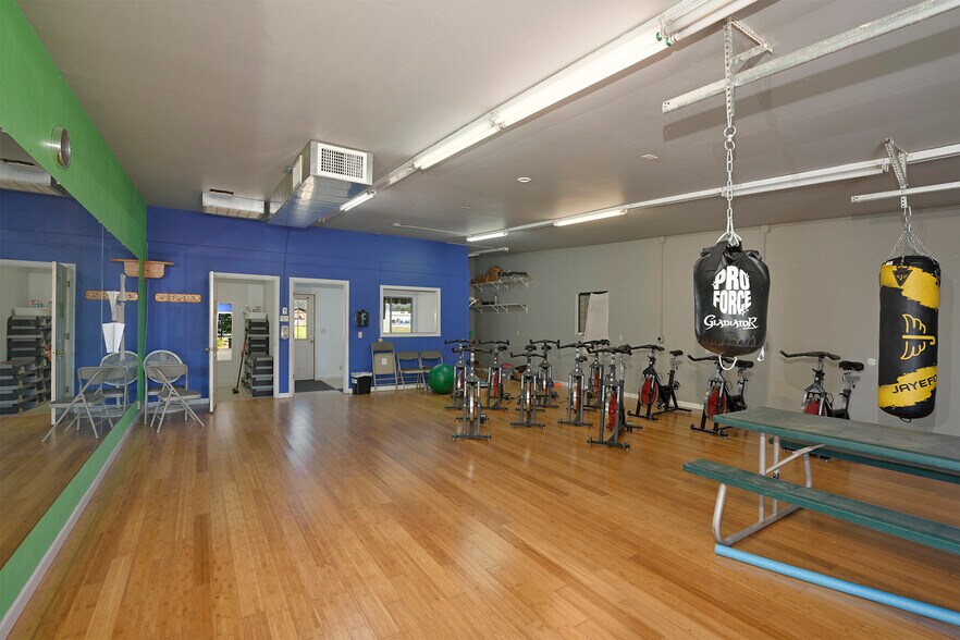 More Photos Of 122 Scott River Rd, Fort Jones Light Manufacturing For Sale