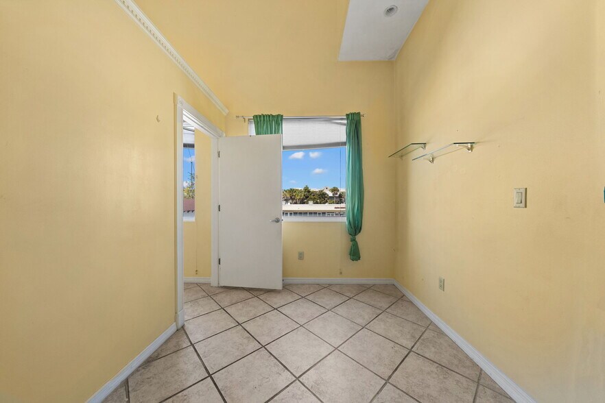 More Photos Of 430 S Dixie Hwy, Miami Office For Lease