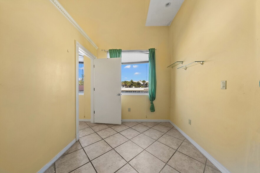 More Photos Of 430 S Dixie Hwy, Miami Office For Lease