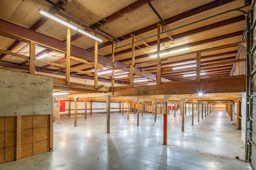 More Photos Of 2516 9th St, Great Bend Warehouse For Sale