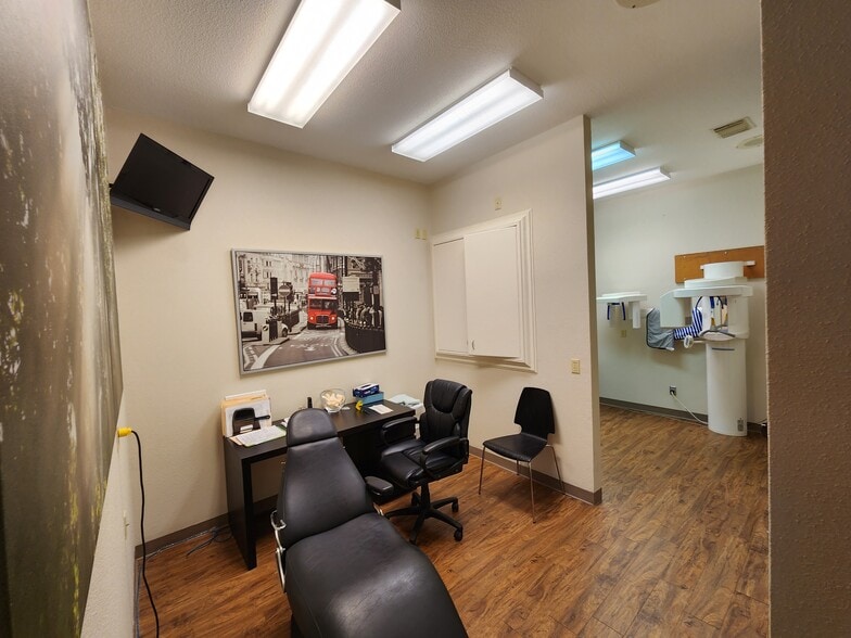 More Photos Of 300-320 E Edgewood Dr, Friendswood Medical For Lease