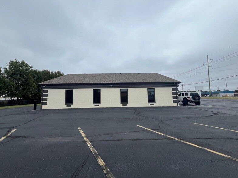 More Photos Of 1001 N Council Rd, Oklahoma City Office For Sale