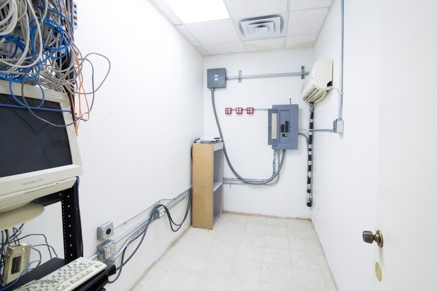 More Photos Of 203 N College Ave, Cleveland Medical For Sale