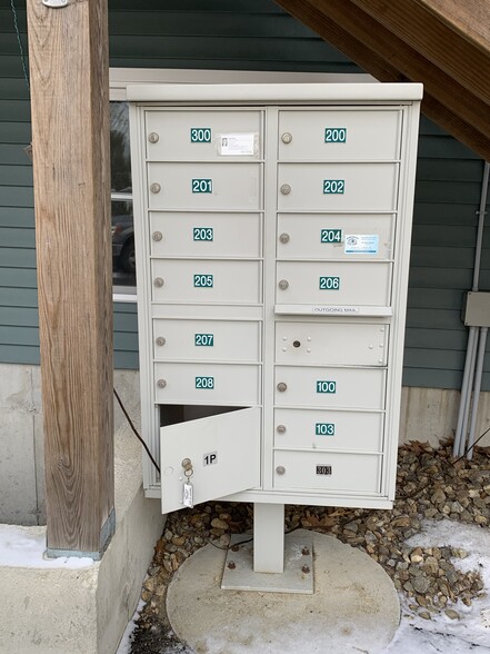 More Photos Of 43 North Rd, Deerfield Office Residential For Lease