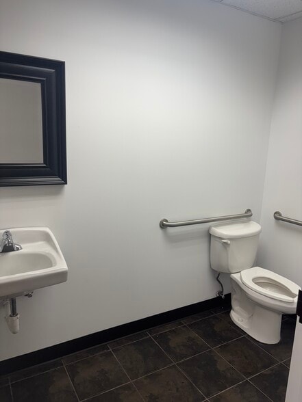 More Photos Of 4735 E 91st St, Tulsa Medical For Lease