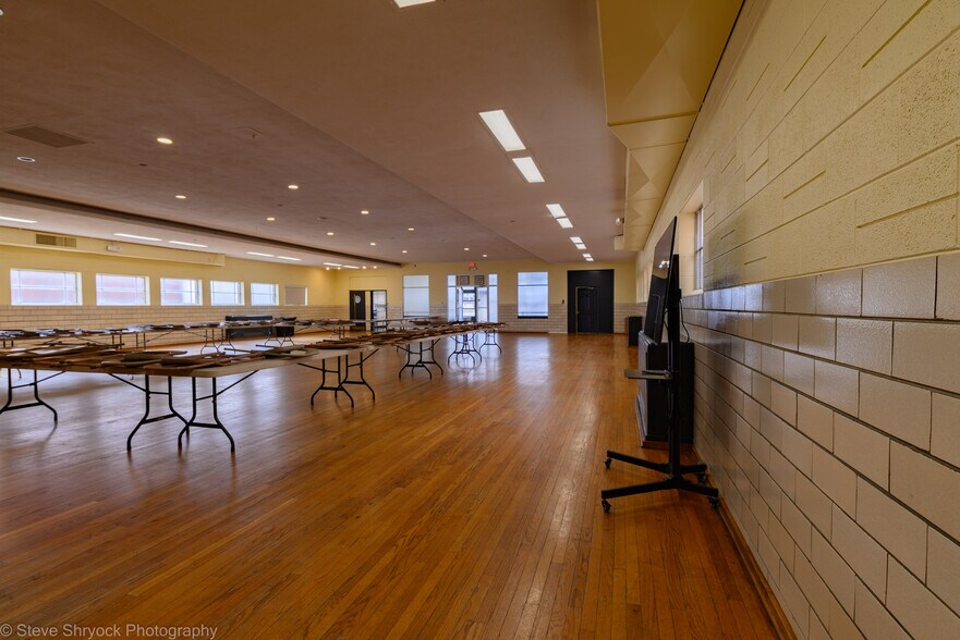 More Photos Of 411 S Main St, Hillsboro Specialty For Sale