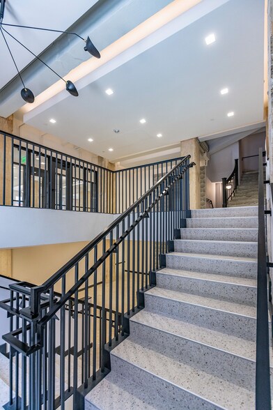 More Photos Of 200 Main Plz, San Antonio Office For Lease