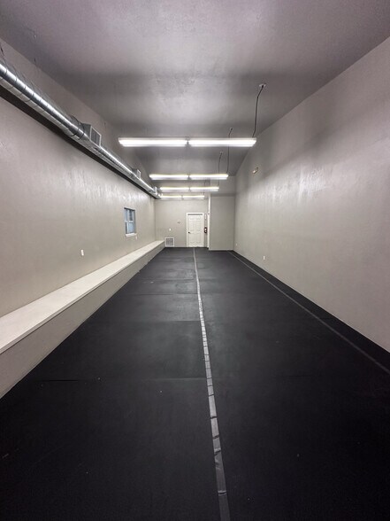 More Photos Of 524 Tower Dr, Moore Flex For Lease