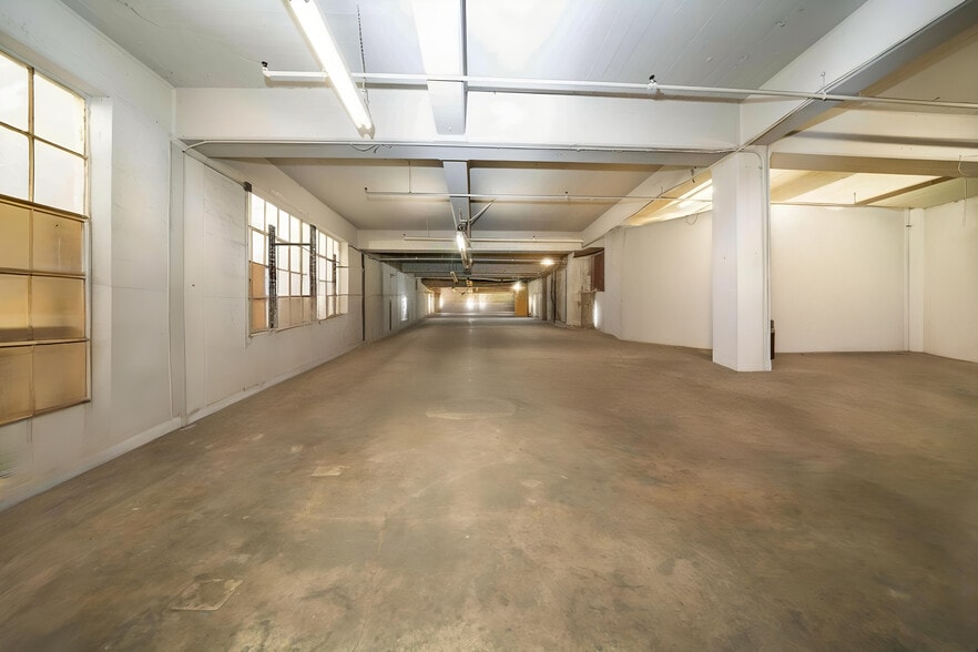More Photos Of 4383 Fruitland Ave, Vernon Manufacturing For Sale