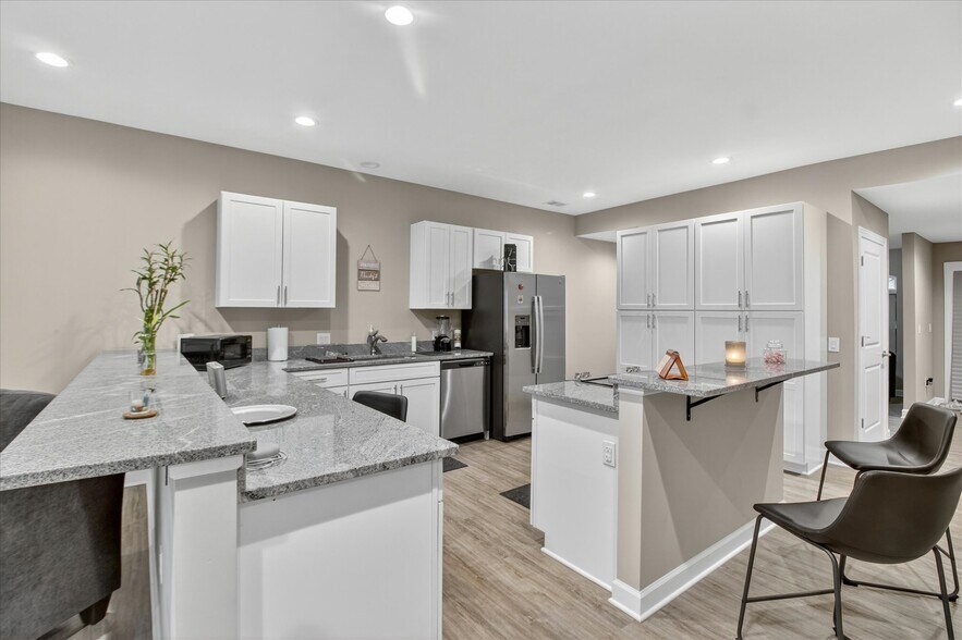 More Photos Of 26640 Orchard Lake Rd, Farmington Hills Apartments For Sale