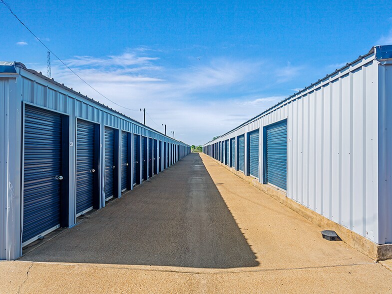 More Photos Of 2102 S 3rd St, Mabank Self Storage For Sale