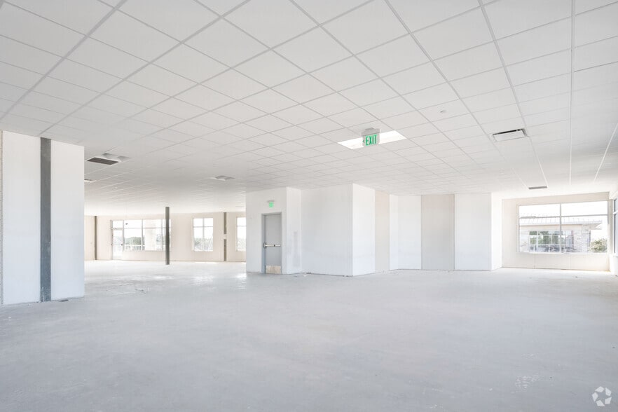 More Photos Of 7710 N FM 620 Rd, Austin Medical For Sale