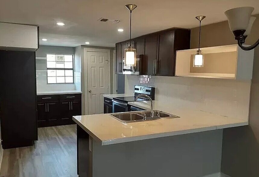 More Photos Of 21750 US Highway 281 S, San Antonio Land For Lease