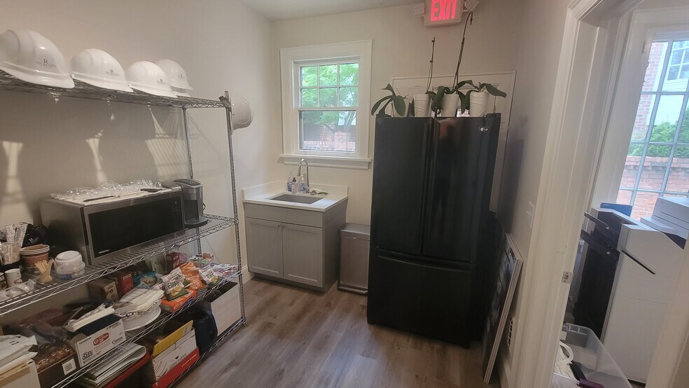 More Photos Of 119 Cherokee Rd, Charlotte Office For Lease