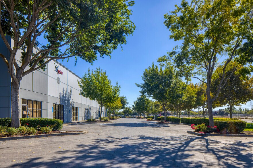 More Photos Of 6301 Florin Perkins Rd, Sacramento Warehouse For Lease