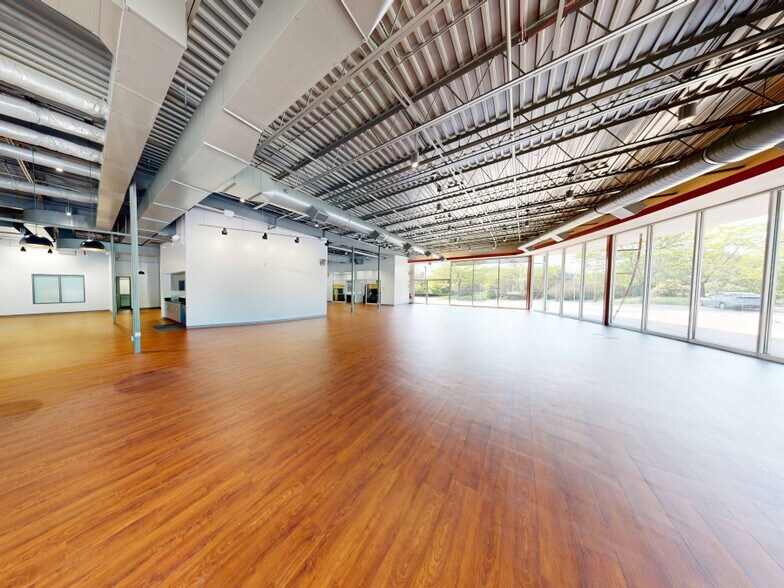 More Photos Of 855 E Grand Ave, Lake Villa Auto Dealership For Sale