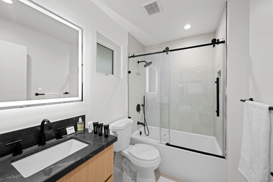 More Photos Of 833 N McCadden Pl, Los Angeles Apartments For Sale