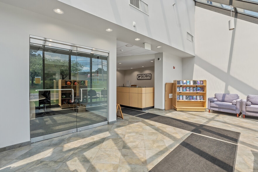 More Photos Of 45 Bartlett St, Marlborough Light Manufacturing For Lease