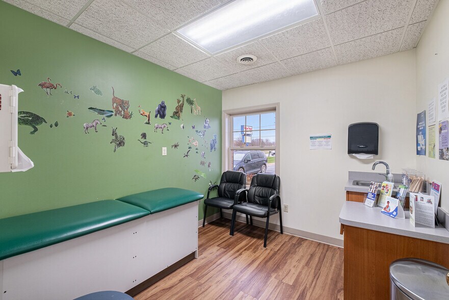 More Photos Of 1063 W Hill Rd, Flint Medical For Sale