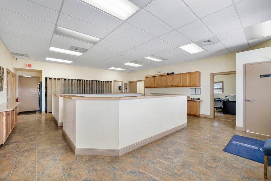 More Photos Of 1133 53rd Ct N, Mangonia Park Warehouse For Sale