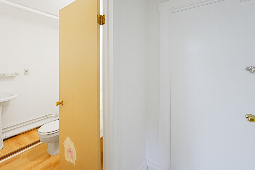 More Photos Of 32 Worcester Rd, Charlton Storefront Retail Residential For Lease