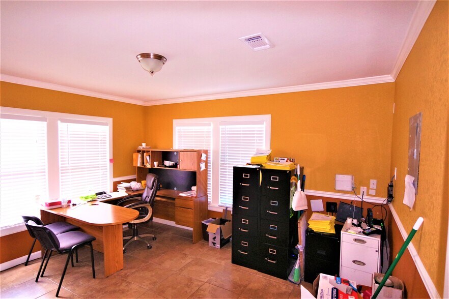 More Photos Of 4800 Rigsby Ave, San Antonio Auto Dealership For Lease