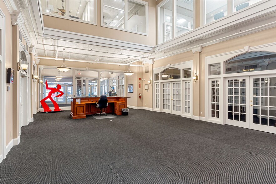 More Photos Of 222 Pearl St, New Albany Office Residential For Lease