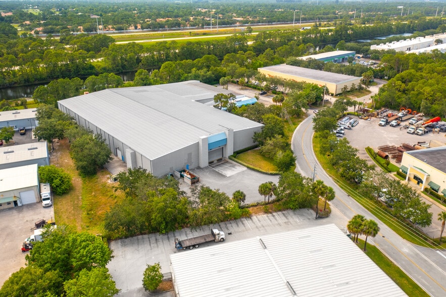 More Photos Of 541 NW Interpark Pl, Port Saint Lucie Manufacturing For Lease