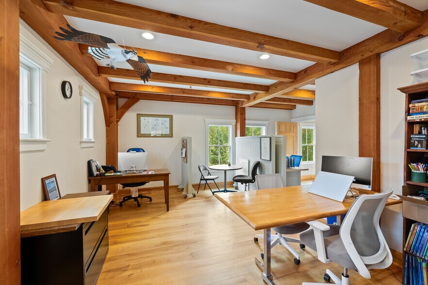 More Photos Of 114 Cemetery Ave, Manchester Center Office For Sale