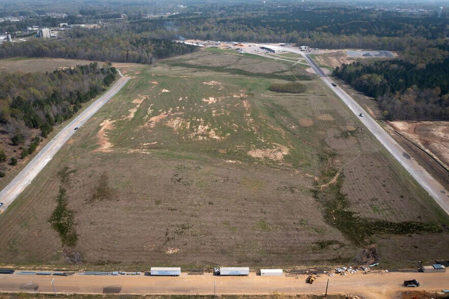 More Photos Of East Metro Parkway, Brandon Warehouse For Lease