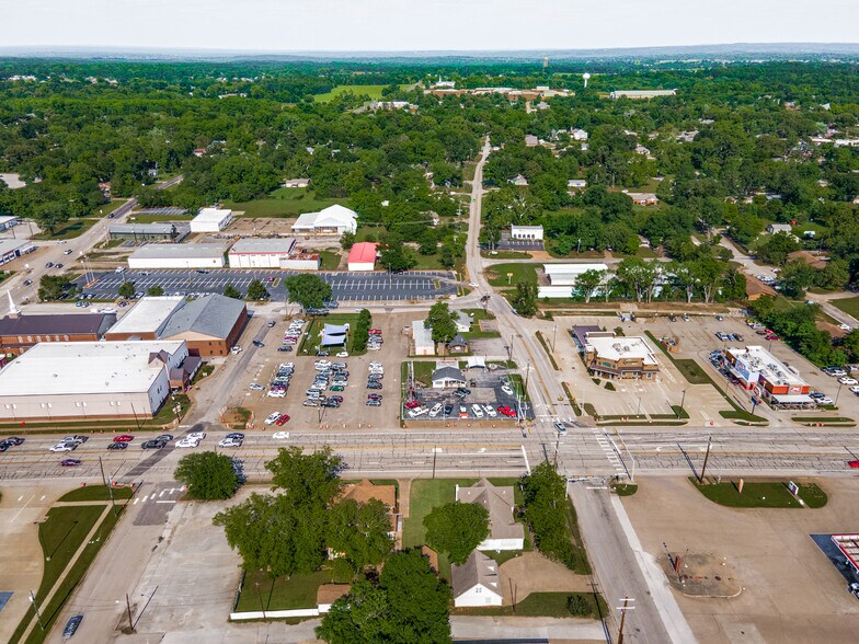 More Photos Of 209 S Main St, Lindale Loft Creative Space For Lease