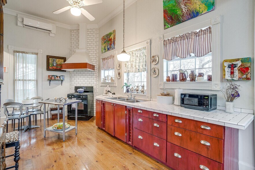 More Photos Of 1092 W Tarleton St, Stephenville Hospitality For Sale