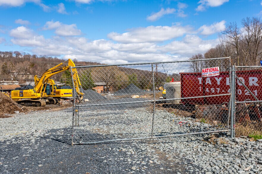 More Photos Of 5440-5442 US 9W, Newburgh Storefront For Lease