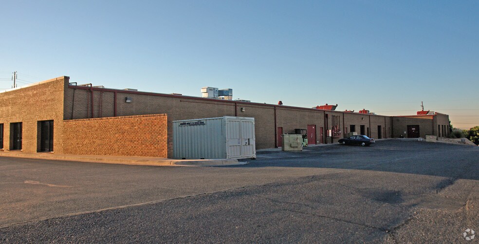 More Photos Of 10737 W Gateway Blvd, El Paso Unknown For Lease