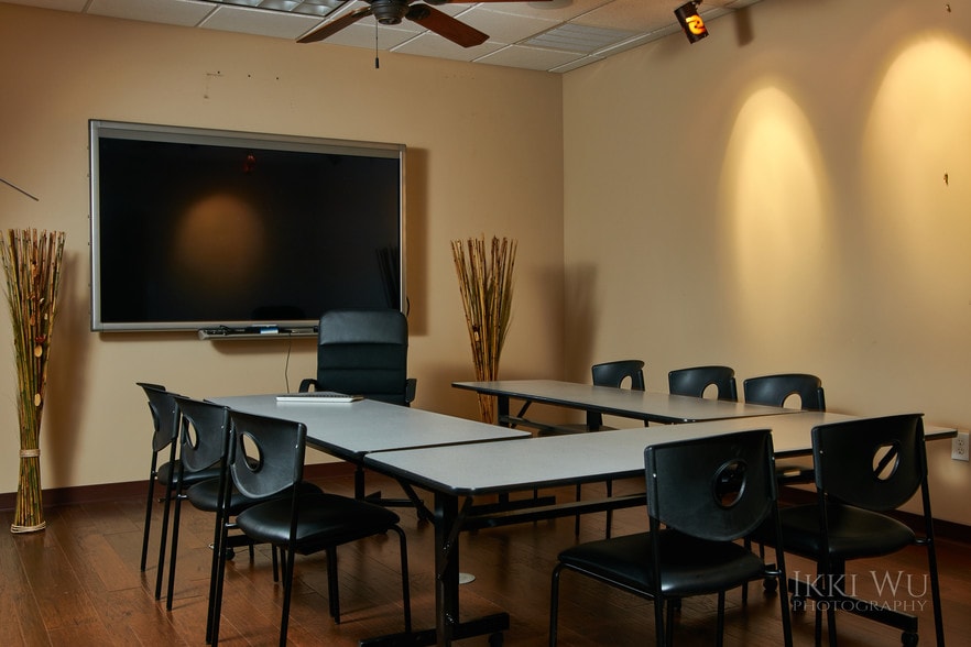 More Photos Of 205 S Alma Dr, Allen Warehouse For Lease