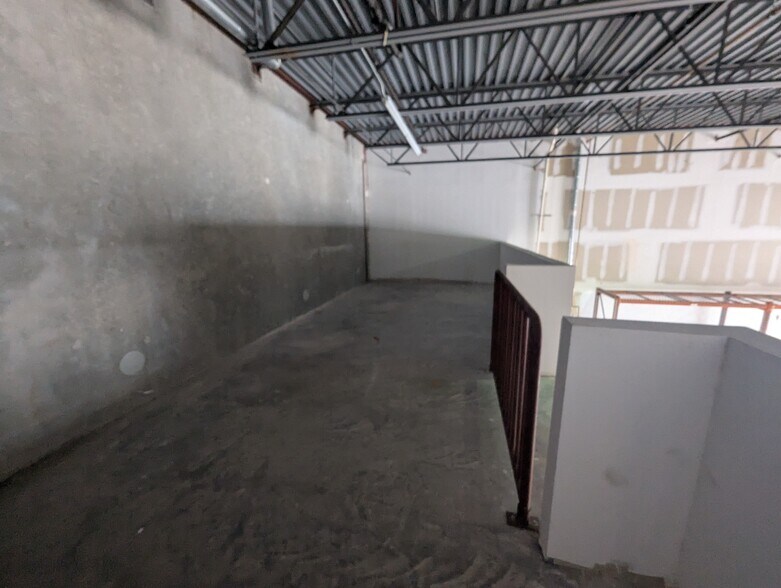 More Photos Of 585 NW Mercantile Pl, Port Saint Lucie Light Manufacturing For Sale