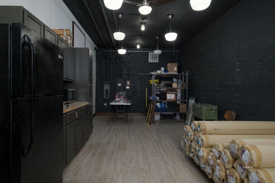 More Photos Of 314 2nd Ave, Gallipolis Storefront For Sale