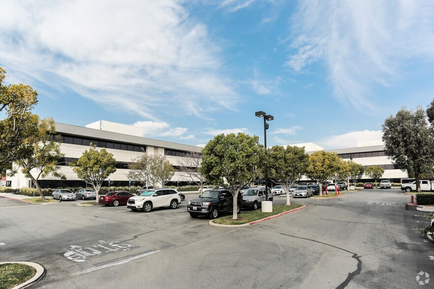 More Photos Of 500 S Kraemer Blvd, Brea Office For Lease