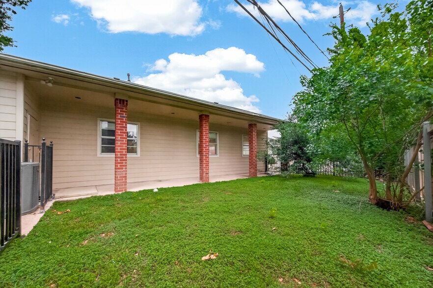More Photos Of 2223 Dorrington St, Houston Medical For Lease