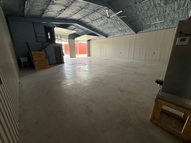 More Photos Of 4235 FM 78, McQueeney Flex For Lease