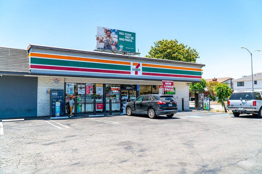 More Photos Of 11700 Gateway Blvd, Los Angeles Convenience Store For Lease