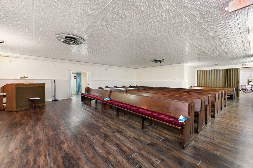 More Photos Of 503 Talbot St, Taylor Funeral Home For Sale