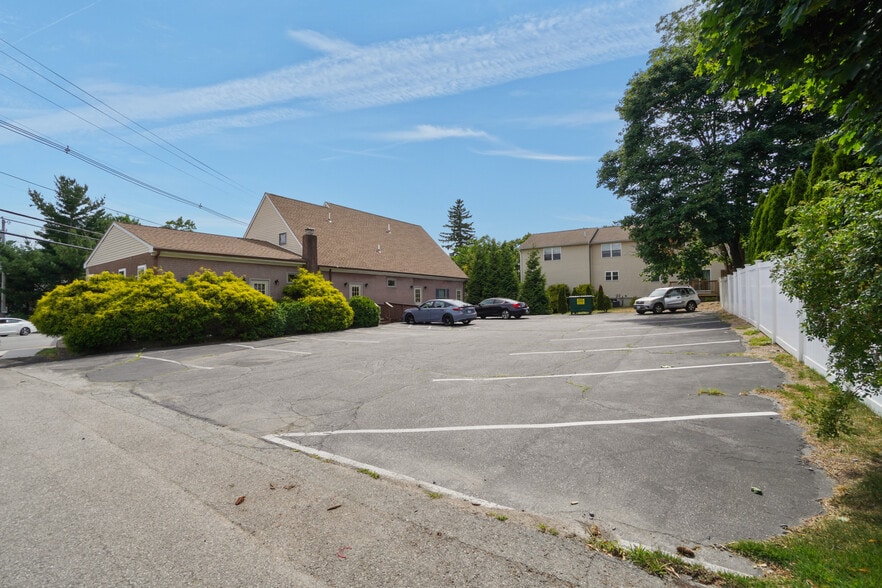 More Photos Of 623 Post Rd, Warwick Office For Sale