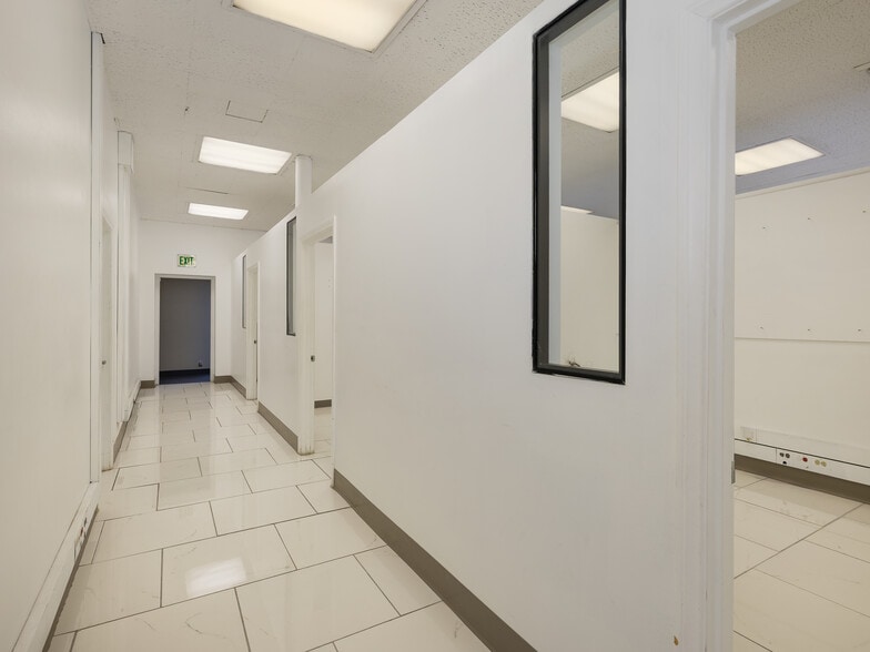 More Photos Of 320-330 E Manchester Blvd, Inglewood Bank For Lease