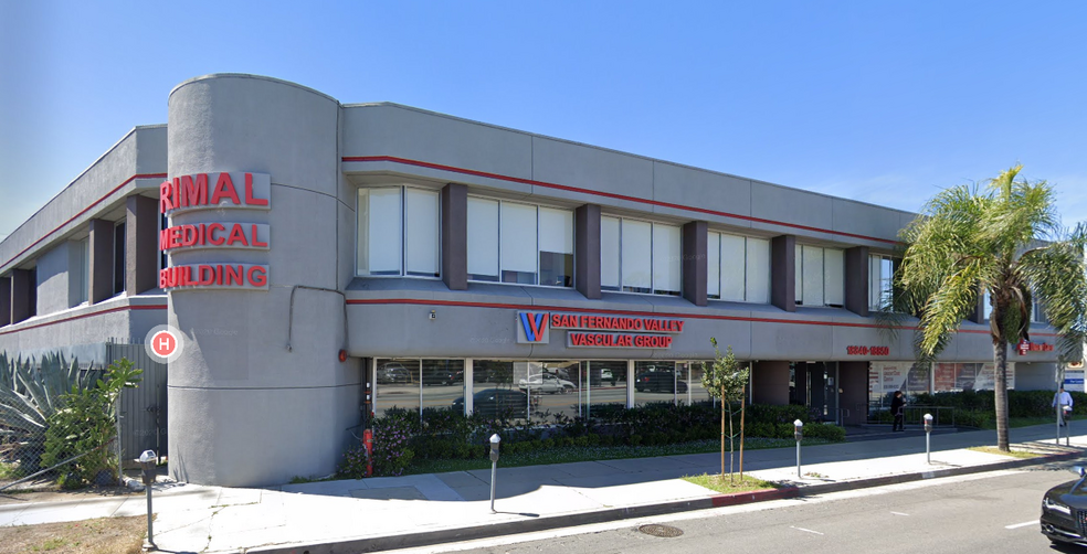 Primary Photo Of 18840-18850 Ventura Blvd, Tarzana Medical For Lease