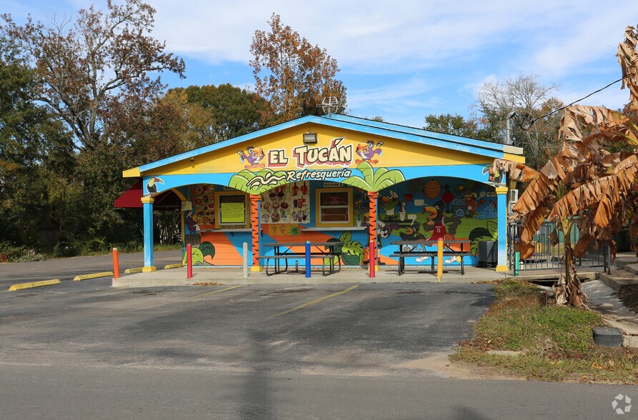 Primary Photo Of 518 Mill Ave, Conroe General Retail For Sale