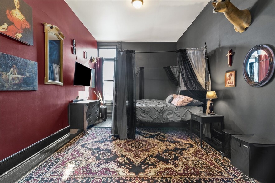 More Photos Of 301 Victor Ave, Victor Hotel For Sale