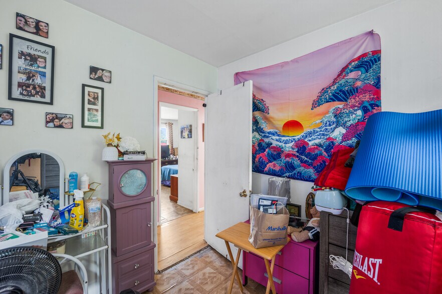 More Photos Of 2516-2518 N Dupont Pky, Middletown Freestanding For Sale